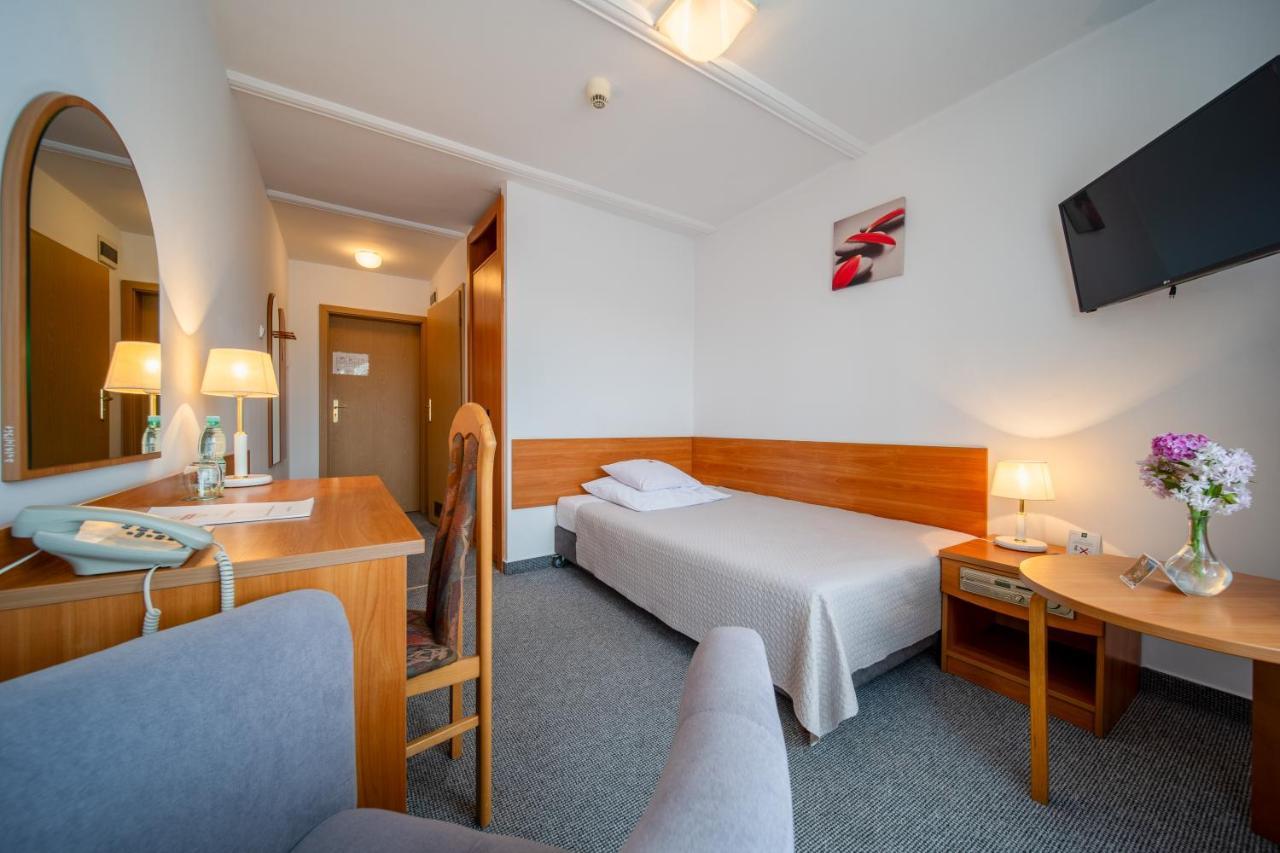 Hotel Gromada Medical Spa Busko-Zdrój Dış mekan fotoğraf